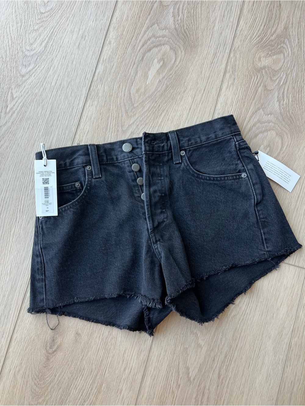 NWT Aritzia boyfriend fit High-Rise Black Denim Frayed Hem Women's Shorts